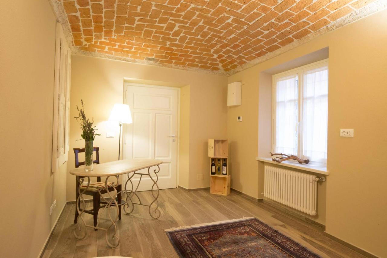Dimora Della Rocca Bed & Breakfast Costigliole d'Asti Bagian luar foto
