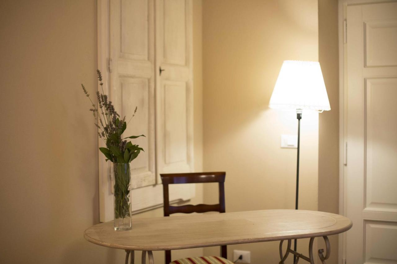 Dimora Della Rocca Bed & Breakfast Costigliole d'Asti Bagian luar foto
