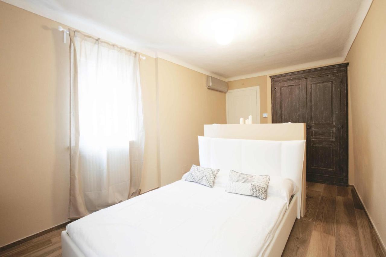 Dimora Della Rocca Bed & Breakfast Costigliole d'Asti Bagian luar foto