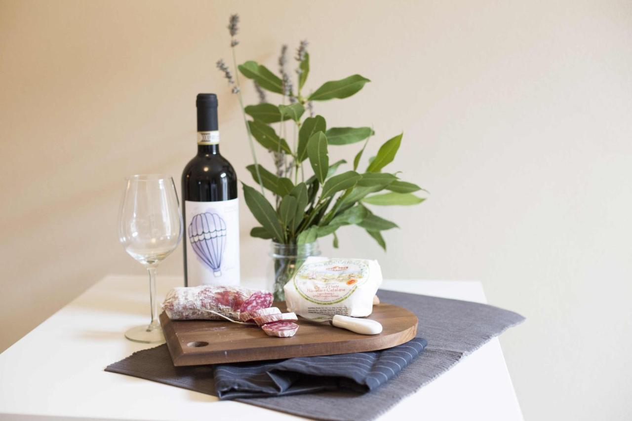 Dimora Della Rocca Bed & Breakfast Costigliole d'Asti Bagian luar foto