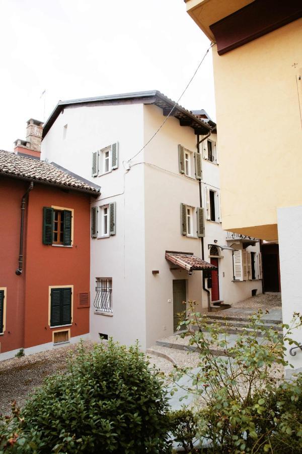 Dimora Della Rocca Bed & Breakfast Costigliole d'Asti Bagian luar foto