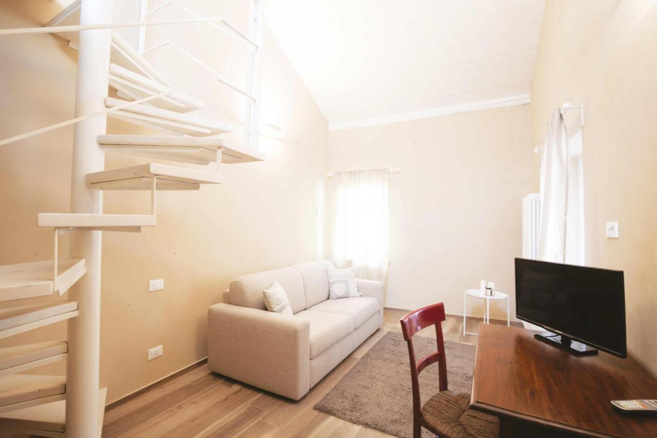 Dimora Della Rocca Bed & Breakfast Costigliole d'Asti Bagian luar foto
